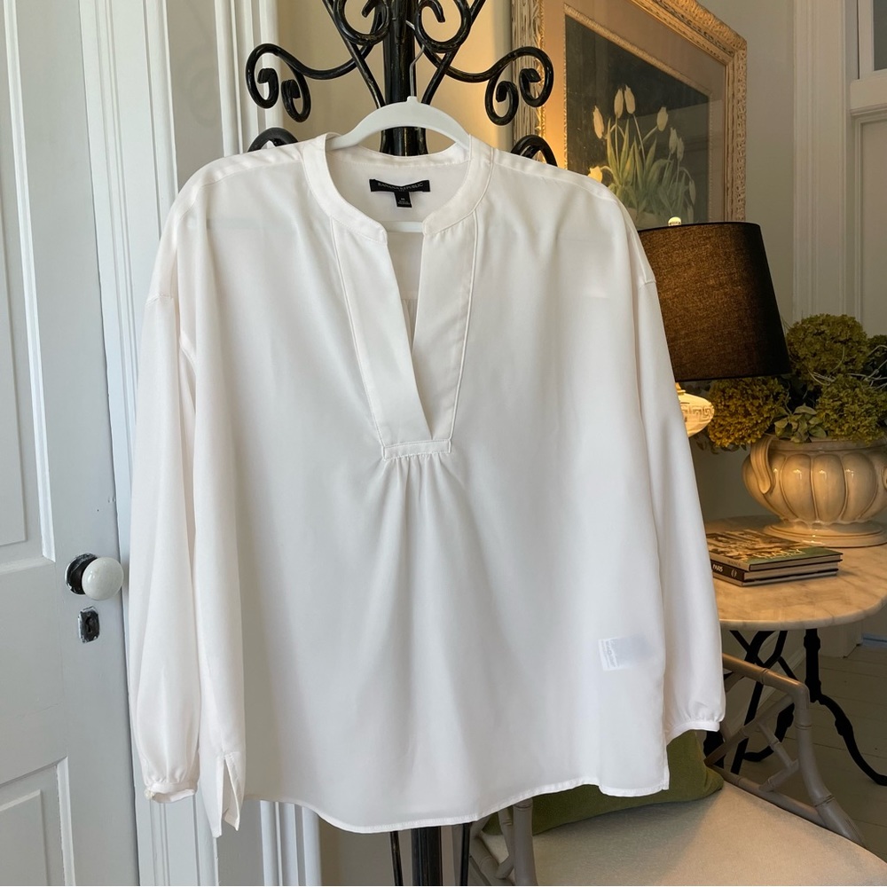 Banana Republic Top Womens Medium Ivory Blouse V-Neck Long Sleeve Flowy NWOT